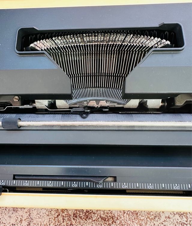 Máquina de escribir Olivetti Lettera 42