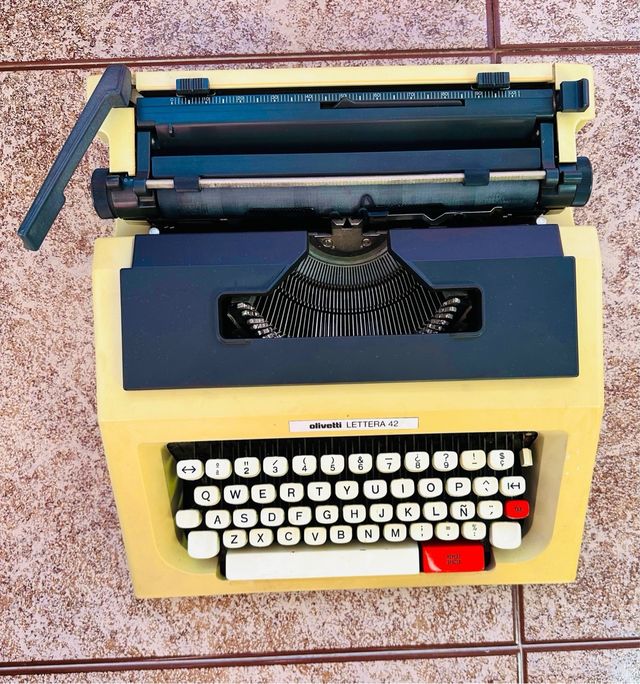 Máquina de escribir Olivetti Lettera 42