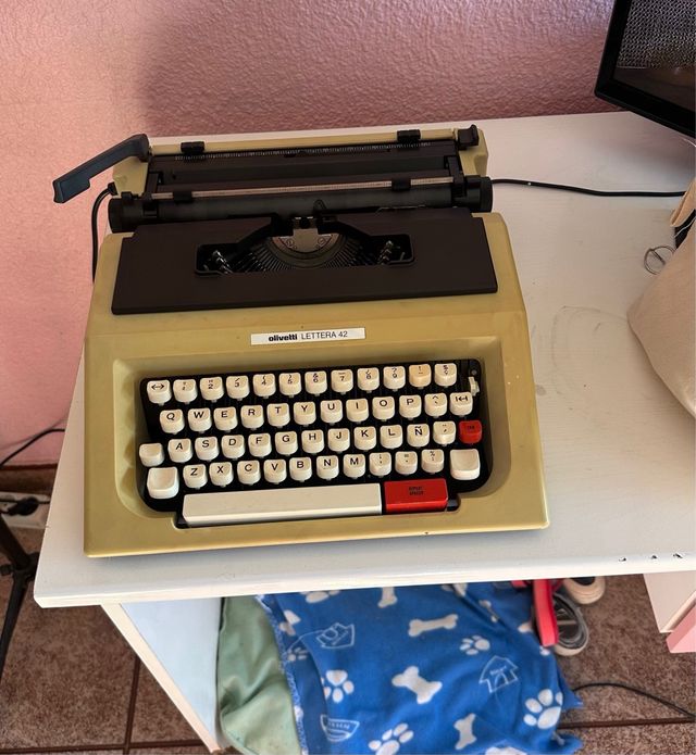 Máquina de escribir Olivetti Lettera 42