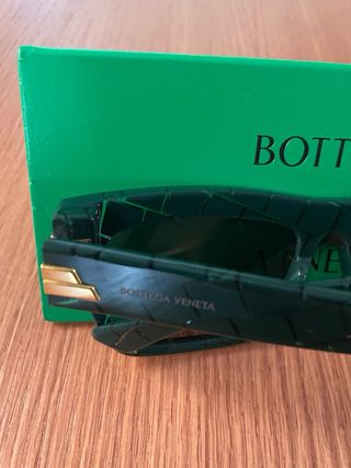 Gafas de sol Bottega Veneta verdes y doradas