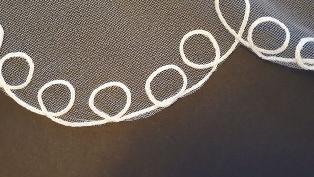 Velo de novia nuevo con orilla de ondas