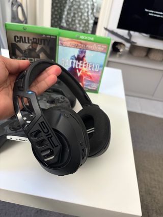 Xbox Series X 1TB + cascos nacon RIG600proHX