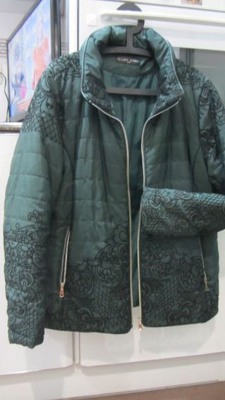 Chaquetón verde, Chaqueta beige, jersey, vestido