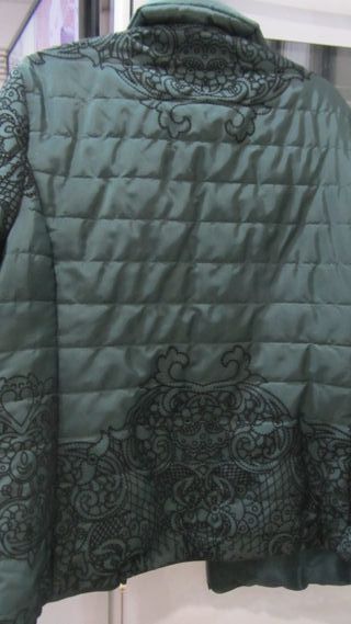 Chaquetón verde, Chaqueta beige, jersey, vestido