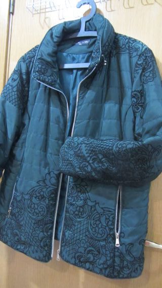 Chaquetón verde, Chaqueta beige, jersey, vestido