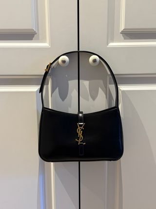 Bolso Yves Saint Laurent LE 5 À 7 Piel Negra