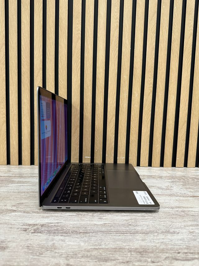 MacBook Pro 13" 2020 TB M1 8gb 256gb SSD