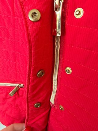 Chaqueta roja acolchada