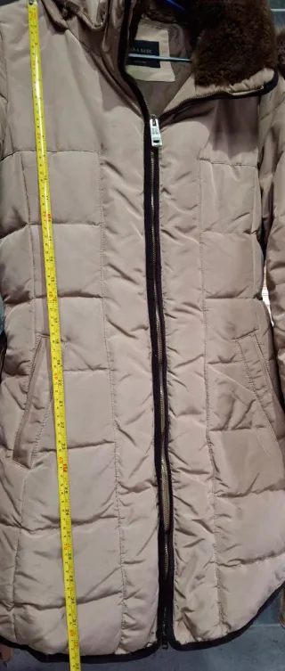 Abrigo acolchado Zara chica, color camel, talla L