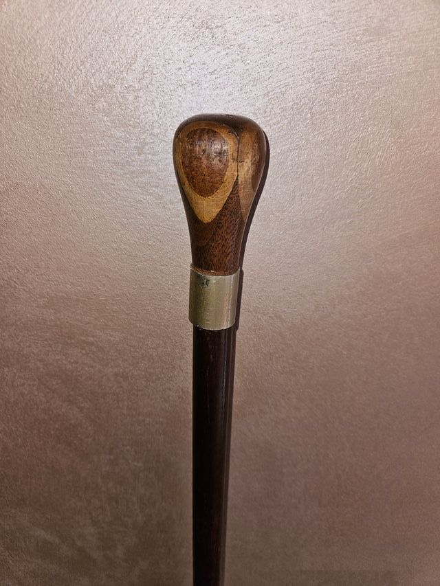Bastone antico con pomolo in legno