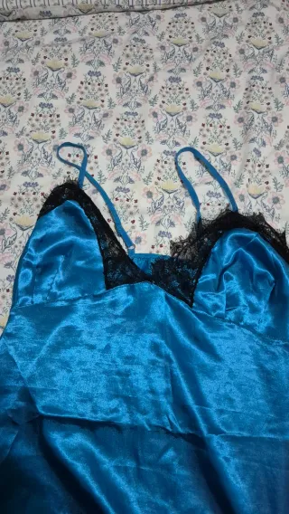 Camisón azul con encaje negro