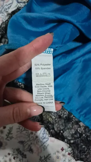 Camisón azul con encaje negro
