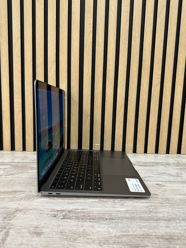 MacBook Air 13" 2020 M1 8gb 256gb SSD
