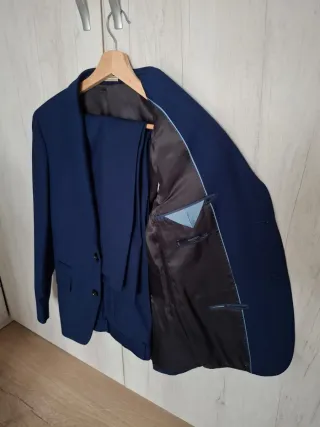 Traje azul elegante
