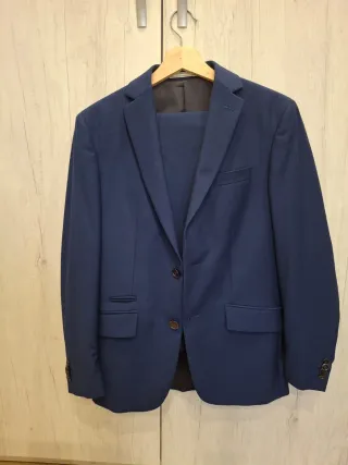 Traje azul elegante