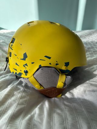 Casco multiusos: Ski, escalada, patinaje.