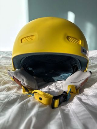 Casco multiusos: Ski, escalada, patinaje.