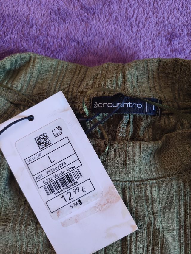 Camiseta verde oliva de canalé