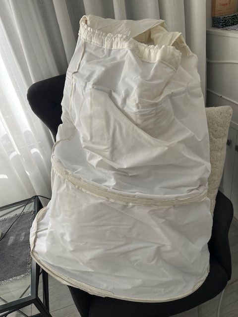 Cancán de fallera blanco con polisón, tres aros.