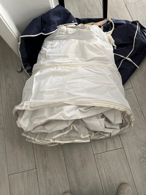 Cancán de fallera blanco con polisón, tres aros.