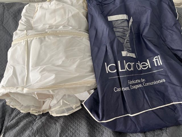 Cancán de fallera blanco con polisón, tres aros.