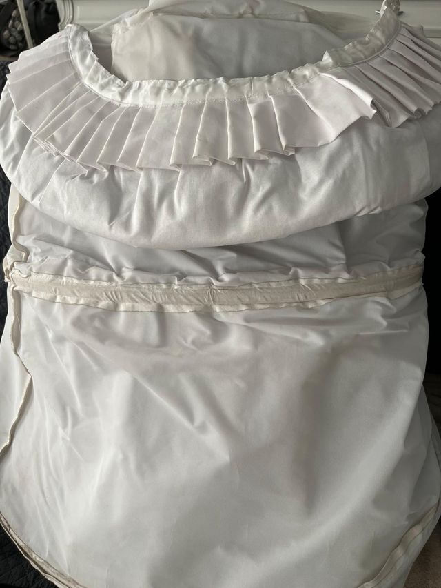 Cancán de fallera blanco con polisón, tres aros.