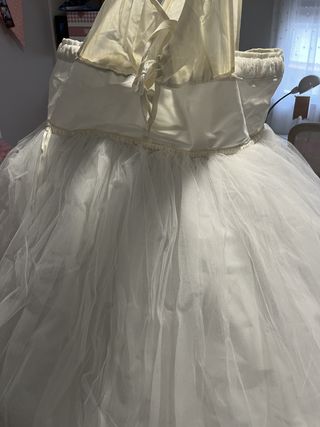 Cancán de fallera blanco con polisón, tres aros.