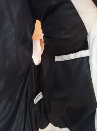 Chaleco blanco brillante acolchado