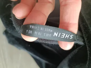 Vestido negro de terciopelo