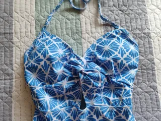 Bañador azul y blanco con estampado