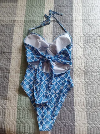 Bañador azul y blanco con estampado