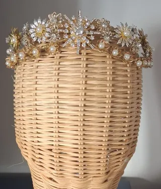 Tiara de Novia Dorada con Perlas y Cristales