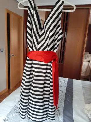 Vestido fiesta rayas blanco y negro, con chaquetil