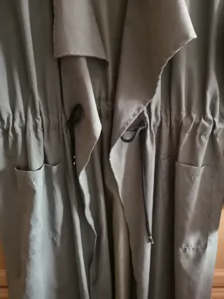 Gabardina verde oliva talla única sin estrenar