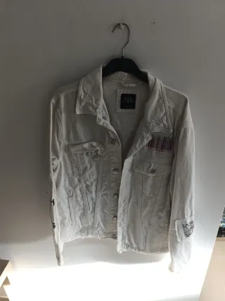 Chaqueta vaquera blanca ZARA