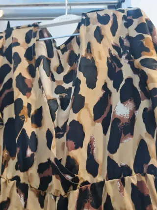 Mono vaporoso y cómodo con estampado animal print