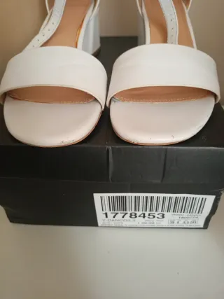 Sandalias blancos tacón ancho talla 39