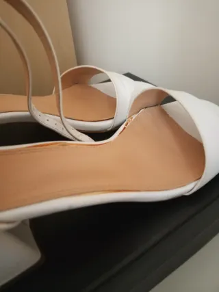 Sandalias blancos tacón ancho talla 39