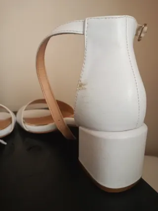 Sandalias blancos tacón ancho talla 39