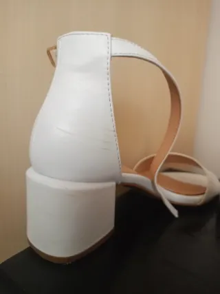 Sandalias blancos tacón ancho talla 39