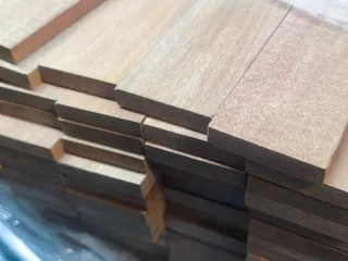 120 tablillas de madera tropical Chanul