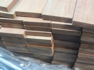 120 tablillas de madera tropical Chanul