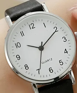 Orologio da polso bianco e nero