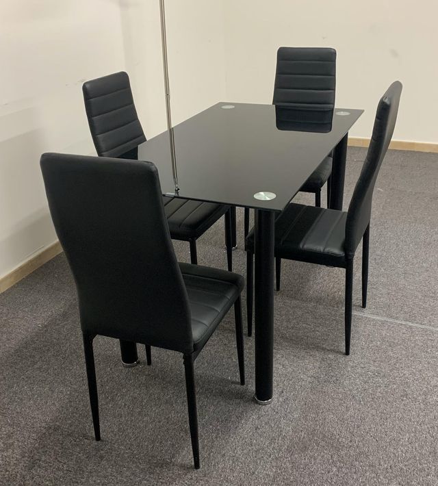 Mesa y 4 Sillas Cristal Negro