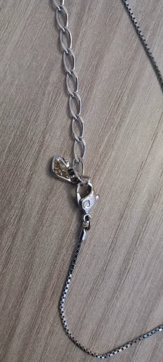 Collana argentata con ciondolo pallina glitterato