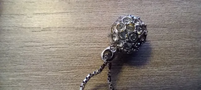 Collana argentata con ciondolo pallina glitterato