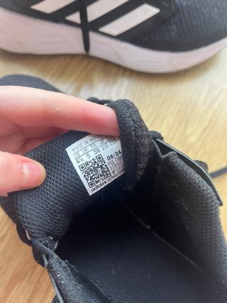 Zapatillas Adidas Negras y Blancas