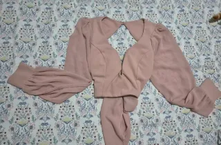 Blusa corta, manga larga