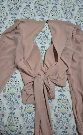 Blusa corta, manga larga