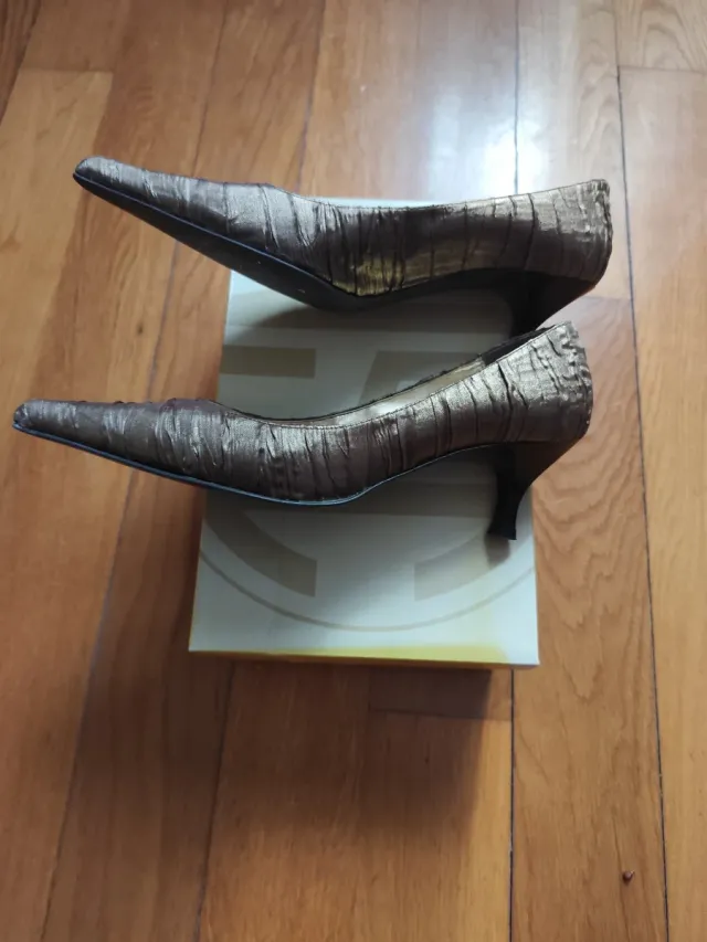 Scarpe col tacco Chie Mihara marroni e dorate